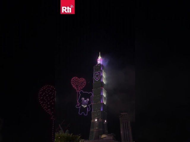 【RTI】Espectáculo de fuegos artificiales y drones en el Taipéi 101 por el Día Nacional 2025